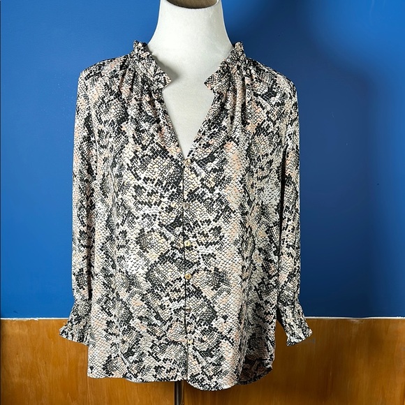 DR2 Tops - Stylish Snake Print Blouse